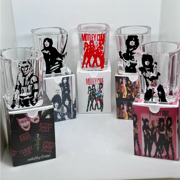 Mötley Crüe SHOT GLASSES /Gift Boxes Set of 5 - Picture 1 of 3